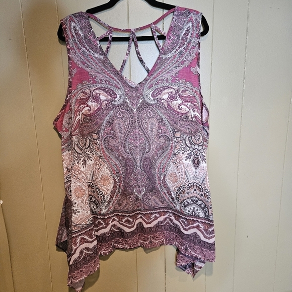Avenue Paisley Print V-Neck Tank Top Plus-Size 26/28 - Boho, Summer, Travel - Picture 2 of 4
